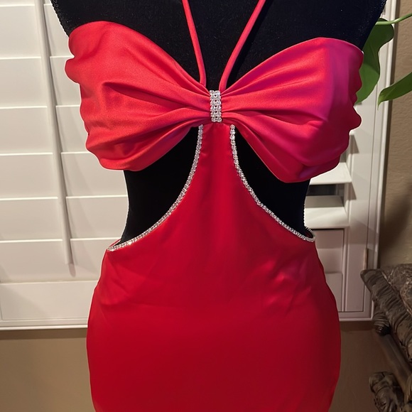 NEW 😍♥️HOT RED CUT-OUT DRESS - Picture 3 of 6